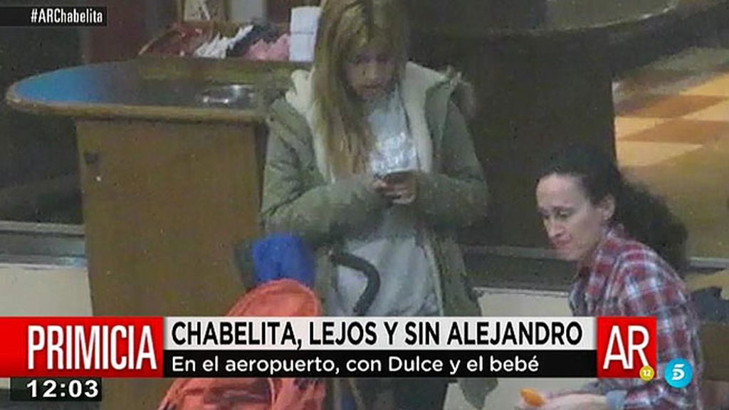 Chabelita, en el aeropuerto con Dulce y su hijo pero sin Alejandro