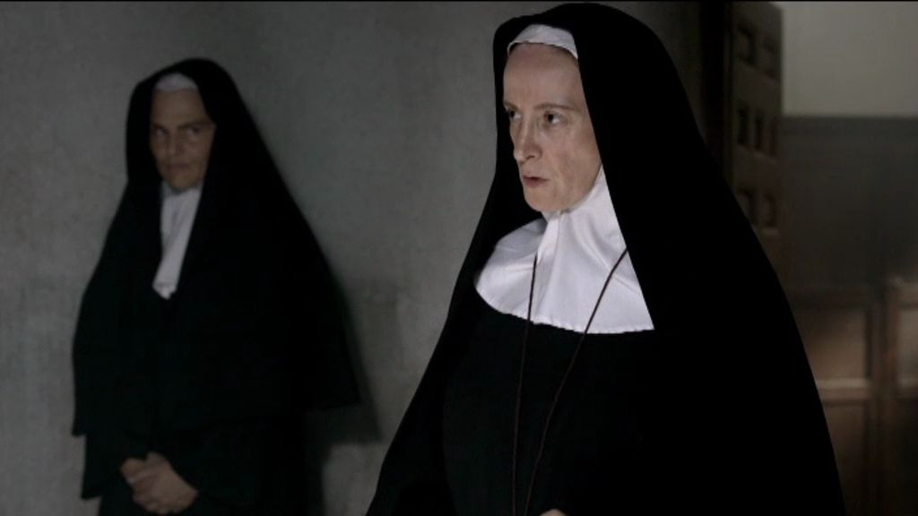 Isabel, torturada por las monjas del convento