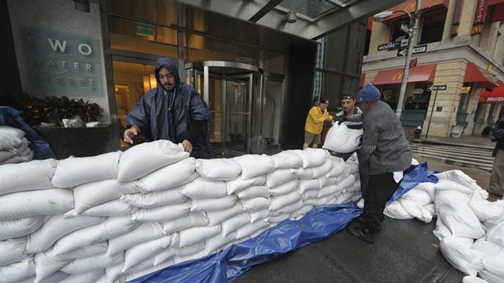 Sandy se hace fuerte frente a las costas de Nueva Jersey y Nueva York Sandy se hace fuerte frente a las costas de Nueva Jersey y Nueva York