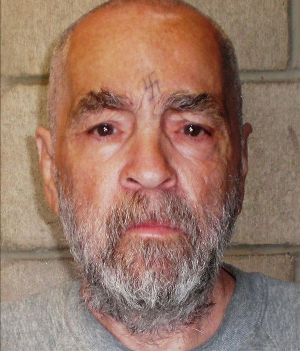 Fotografía facilitada por el Departamento de Corrección y Rehabilitación de California que muestra al asesino Charles Manson en una imagen del 18 de marzo de 2009. EFE/Archivo