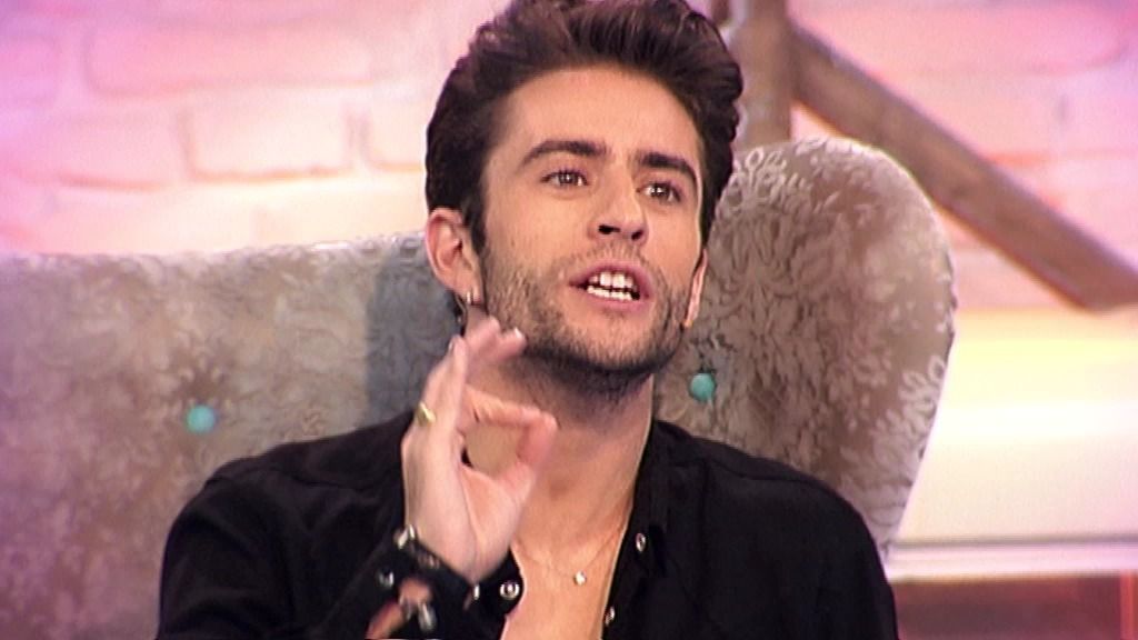 Un moño con identidad propia y un peculiar estilo 'hippy-Chanel', hoy en 'Cámbiame'