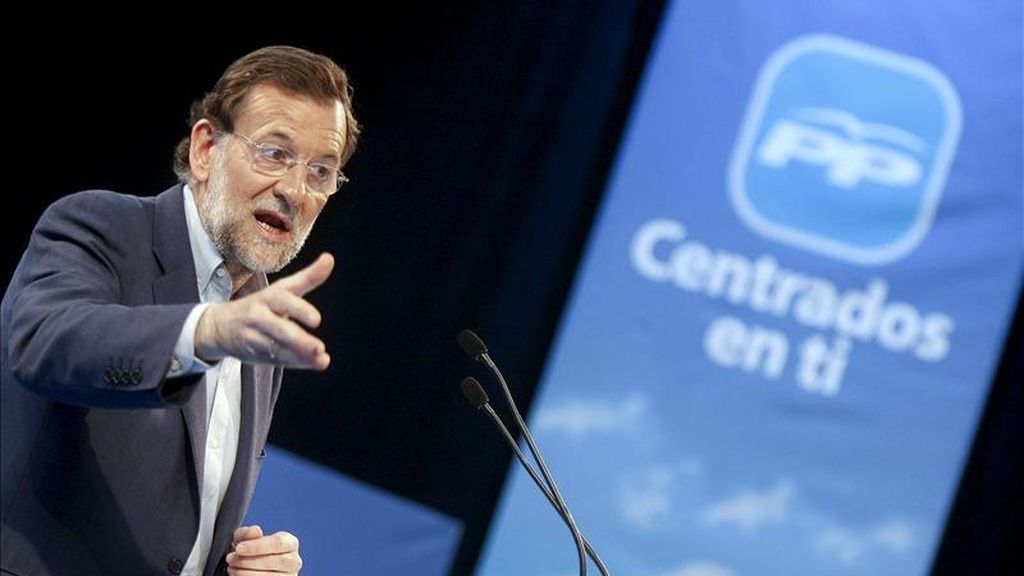 El presidente del PP, Mariano Rajoy, durante el acto de campaña electoral celebrado hoy en Valladolid, en apoyo a los candidatos a la Presidencia de la Junta de Castilla y León, Juan Vicente Herrera, y a la Alcaldía de Valladolid, Francisco Javier León de la Riva. EFE El presidente del PP, Mariano Rajoy, durante el acto de campaña electoral celebrado hoy en Valladolid, en apoyo a los candidatos a la Presidencia de la Junta de Castilla y León, Juan Vicente Herrera, y a la Alcaldía de Valladolid, Francisco Javier León de la Riva. EFE