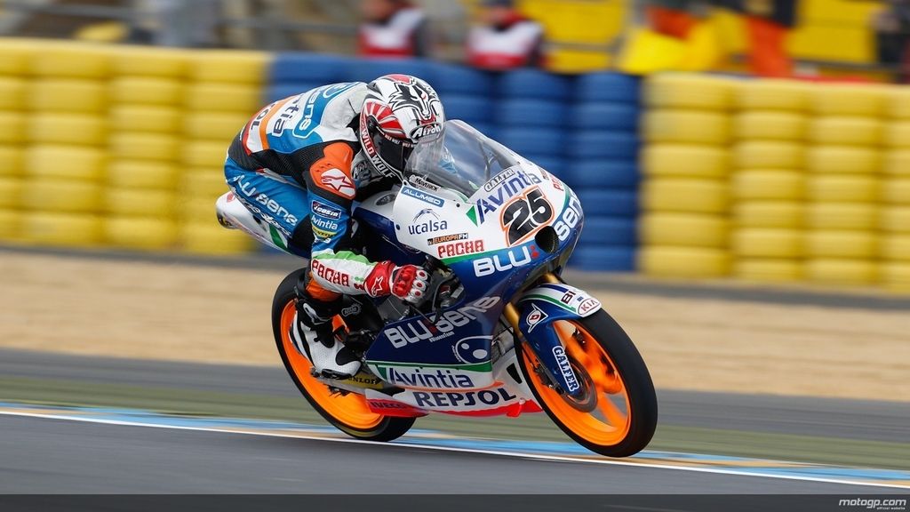 Maverick Viñales abre gas en una recta de Le Mans