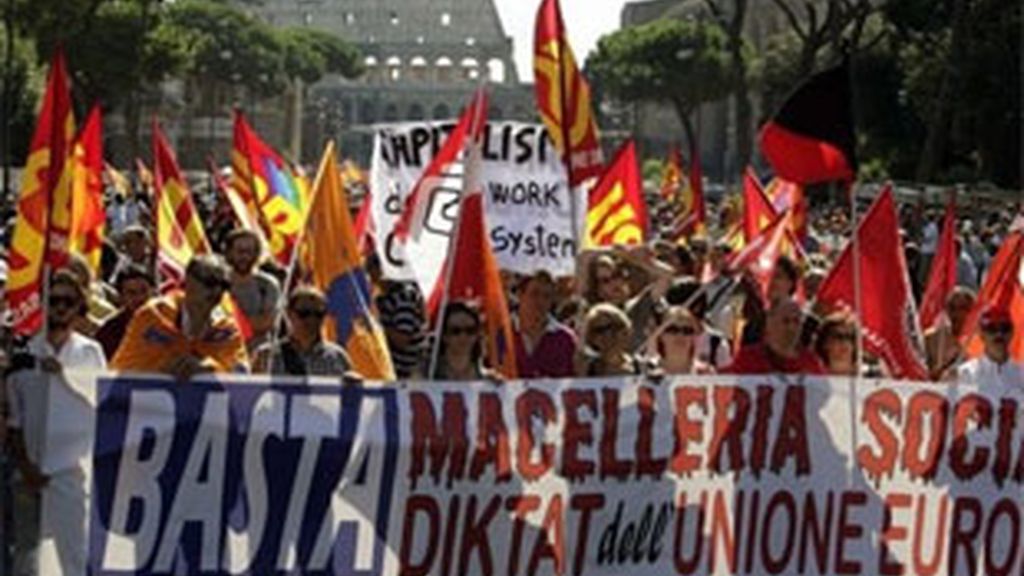 Los italianos han salido a la calle en protesta contra las medidas de austeridad anunciadas por el Gobierno de Silvio Berlusconi. FOTO: AP Los italianos han salido a la calle en protesta contra las medidas de austeridad anunciadas por el Gobierno de Silvio Berlusconi. FOTO: AP