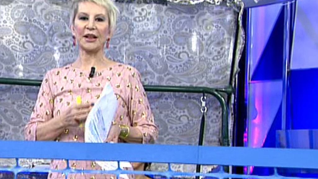 Los colaboradores, poco a poco, traspasan las vallas que les separan de Karmele