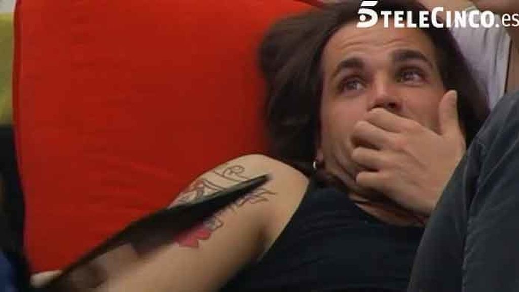 Ari demuestra lo bien que dibuja