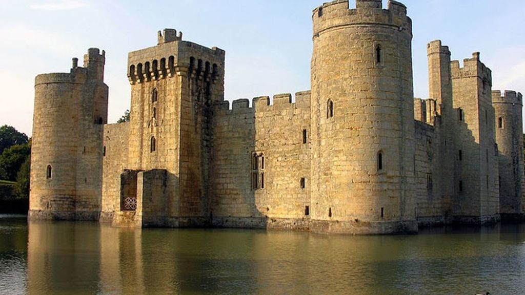 Castillo de Bodiam, en Inglaterra construido en 1385