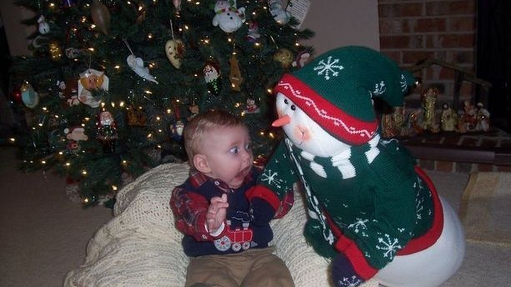 Un bebé al que le asusta la Navidad