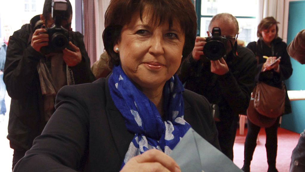 La socialista Martine Aubry vota en Lille