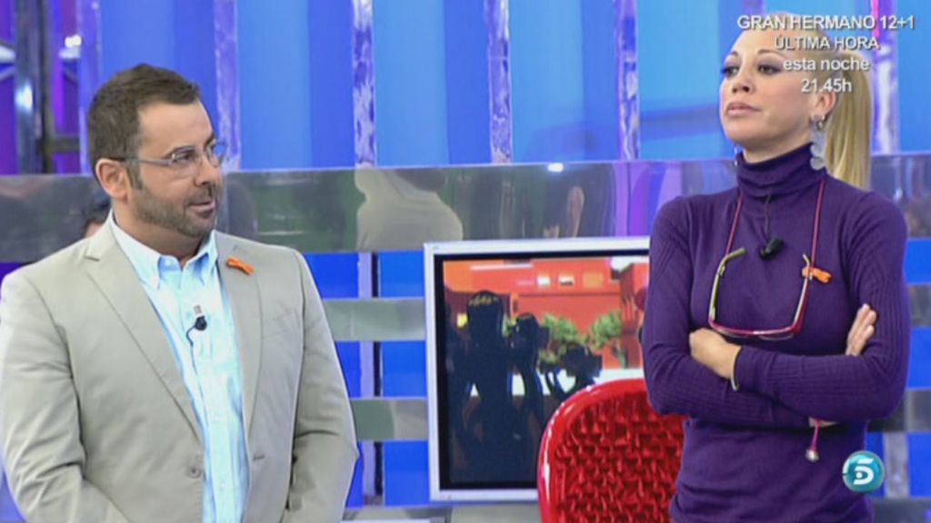 Fiel a su coquetería, Belén lleva las gafas conjuntadas con la ropa