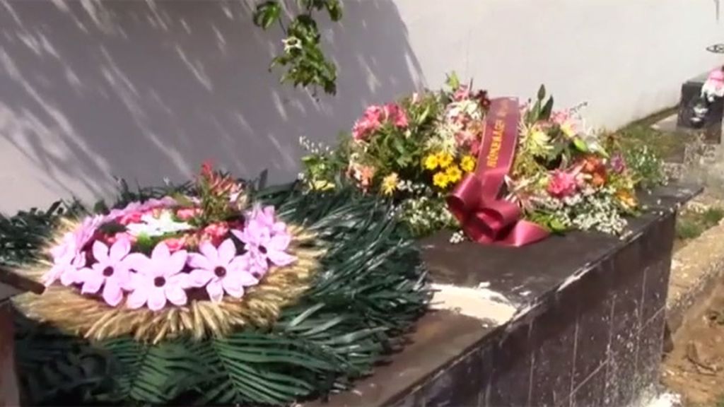 Funeral por una niña de cinco años sepultada por el lodo en Brasil