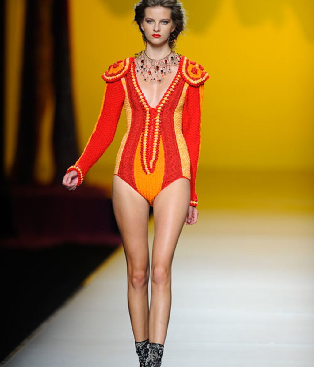 Pasado y presente se fusionan en el desfile de Francis Montesinos