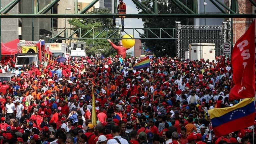 La oposición venezolana aprueba el juicio político para destituir al presidente Maduro
