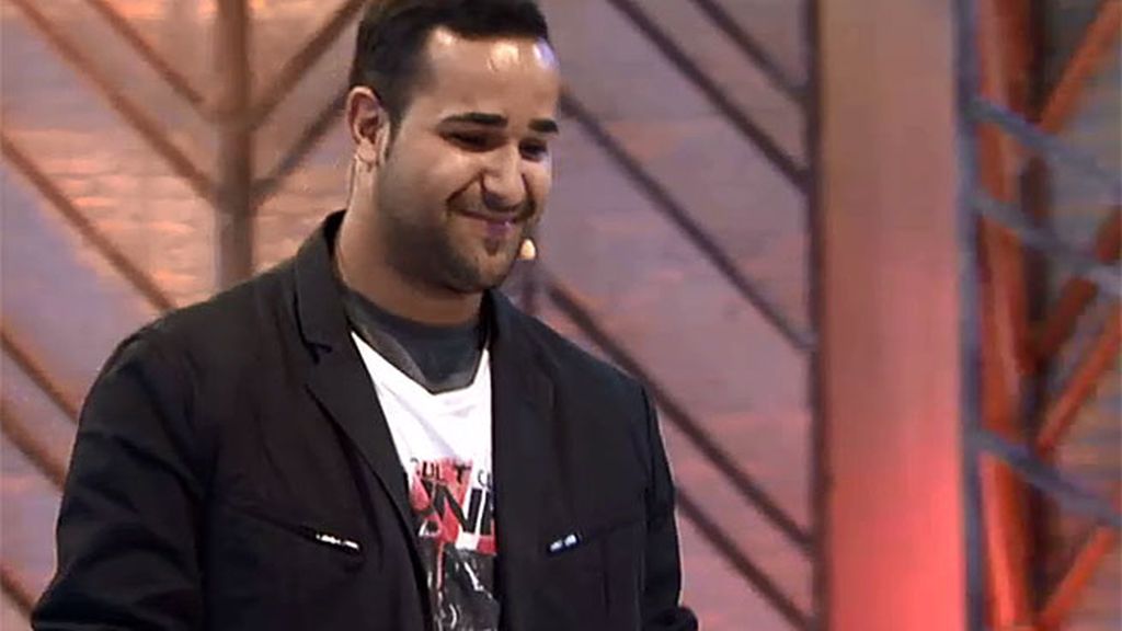 El cambio exprés de Romén: calcetines blancos y americana para ser un ‘it boy’