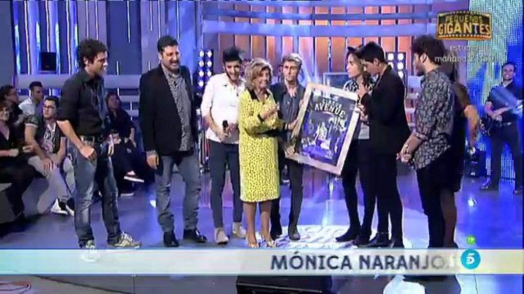 ¡Auryn recibe su segundo Disco de Platino de manos de María Teresa Campos!