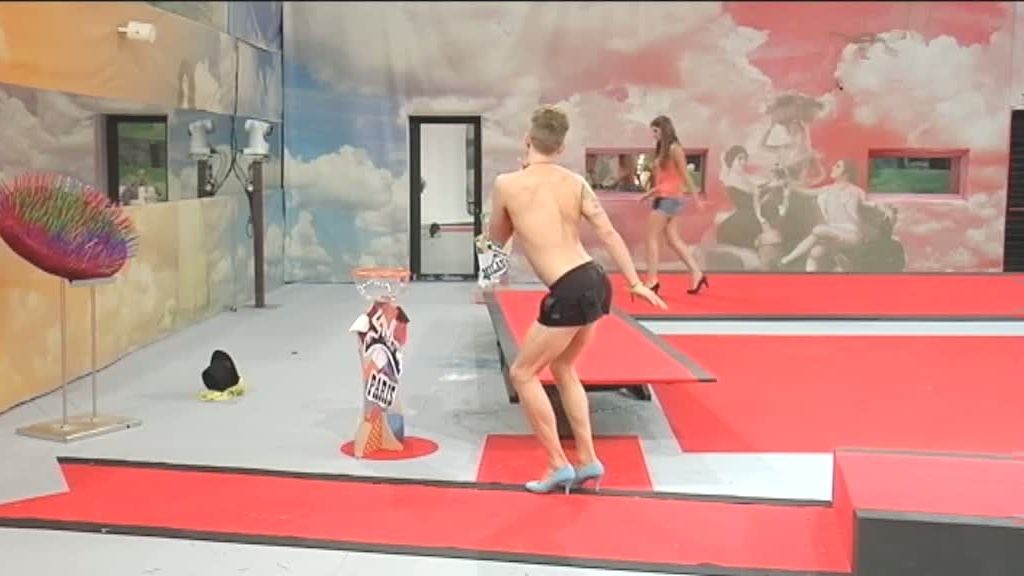 Álvaro, 'fashionista' del desfile, ler valora