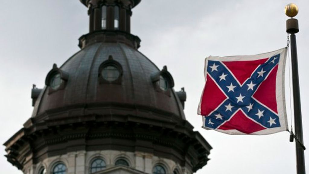 Piden la retirada de la bandera confederada tras la matanza de Charleston
