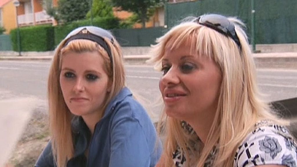 La convivencia de Jonathan con Rebeca y Elisabeth