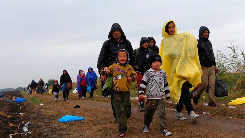 Los miles de refugiados que deambulan por Europa empiezan a sufrir el otoño