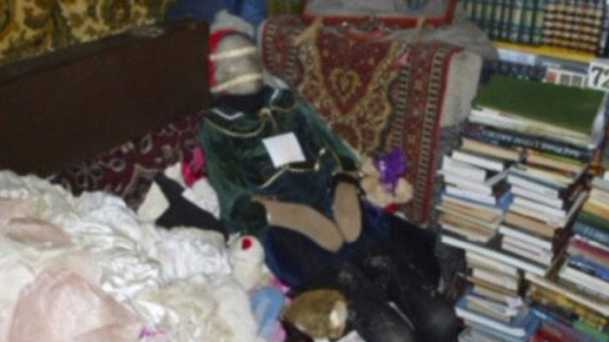 Un cadáver, vestido de mujer, hallado en la casa de un ciudadano ruso