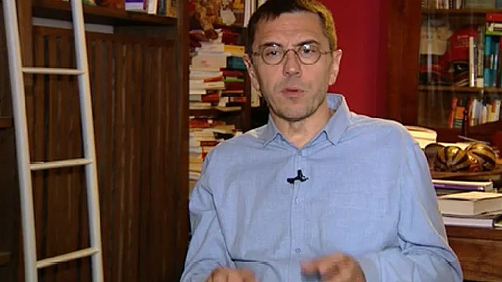 Monedero: “Tenía 17 calcetines rojos muy parecidos y gritando: ¡No tengo nada que ver contigo! Me pareció una metáfora ideal”