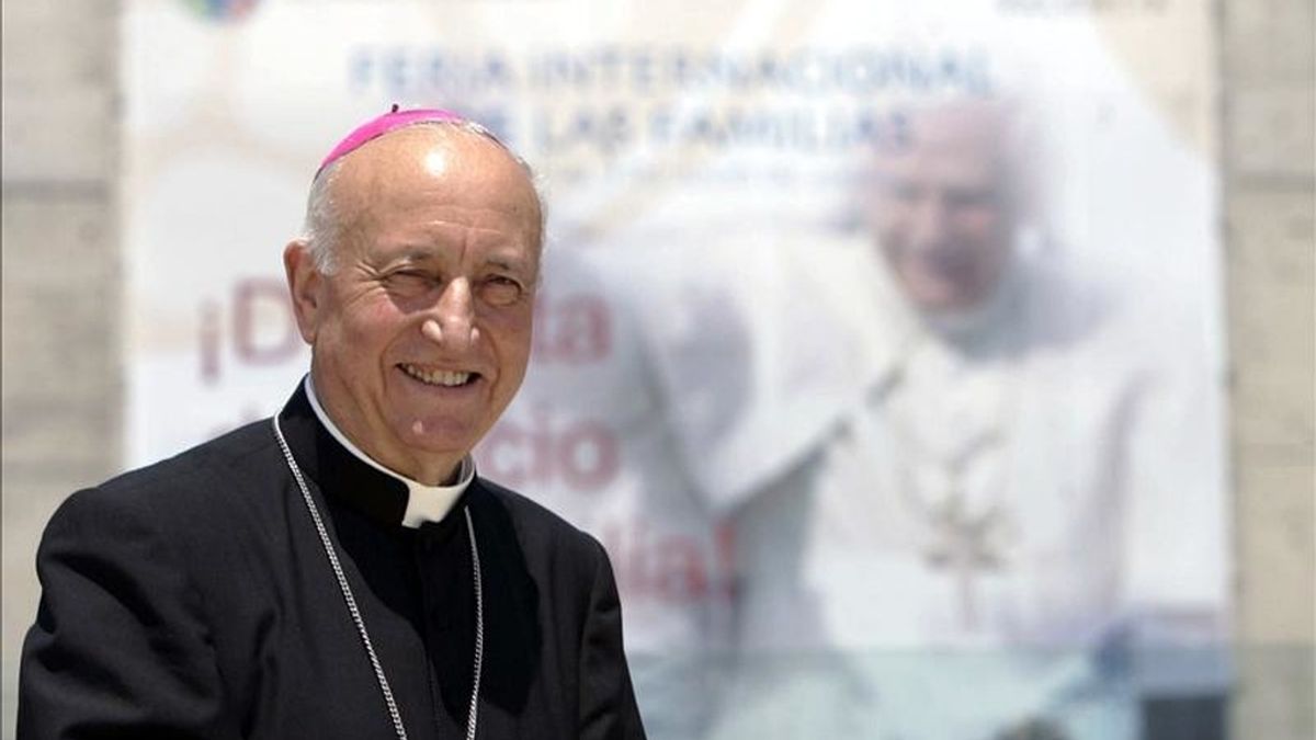 Fotografía de archivo, del 5 de julio de 2006, del cardenal español Agustín García Gasco, arzobispo jubilado de Valencia, que falleció ayer por un infarto en Roma, donde se encontraba para asistir a la beatificación del papa Juan Pablo II. EFE