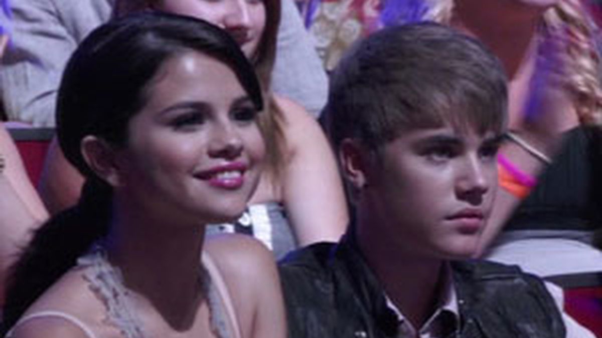 Selena y Justina durante la gala. Foto: GTres