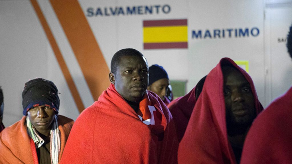 Cerca de un centenar de inmigrantes llegan a Motril y Ceuta