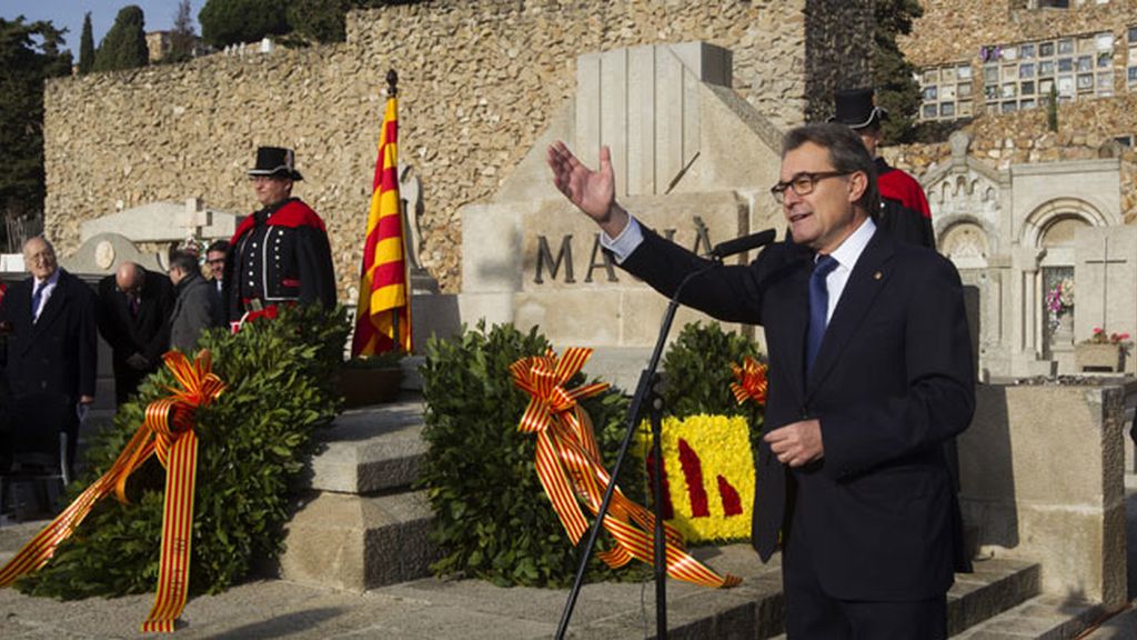 Ofrenda floral de los nacionalistas catalanes a Francesc Macià