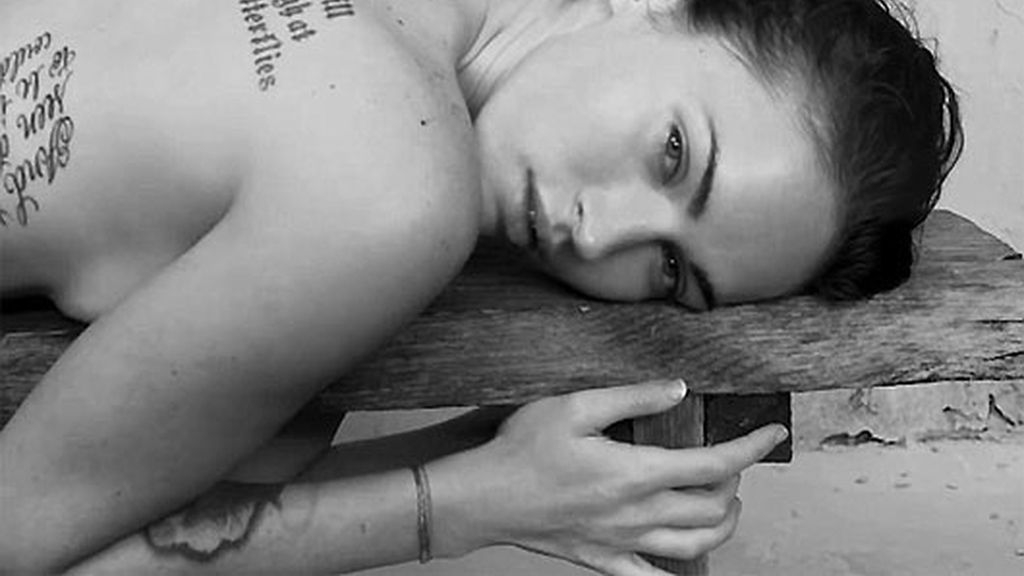Megan Fox destila sensualidad en las nuevas campañas de Armani