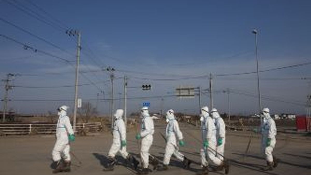 Trabajadores de la central de Fukushima. Foto: Gtres