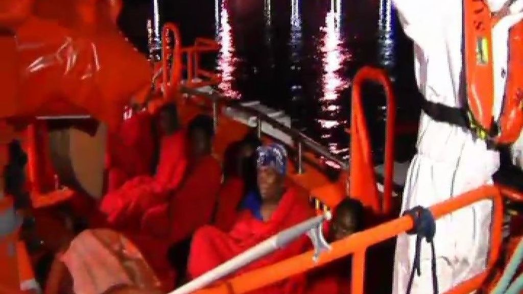Rescatados 19 inmigrantes subsaharianos frente a las costas de Motril