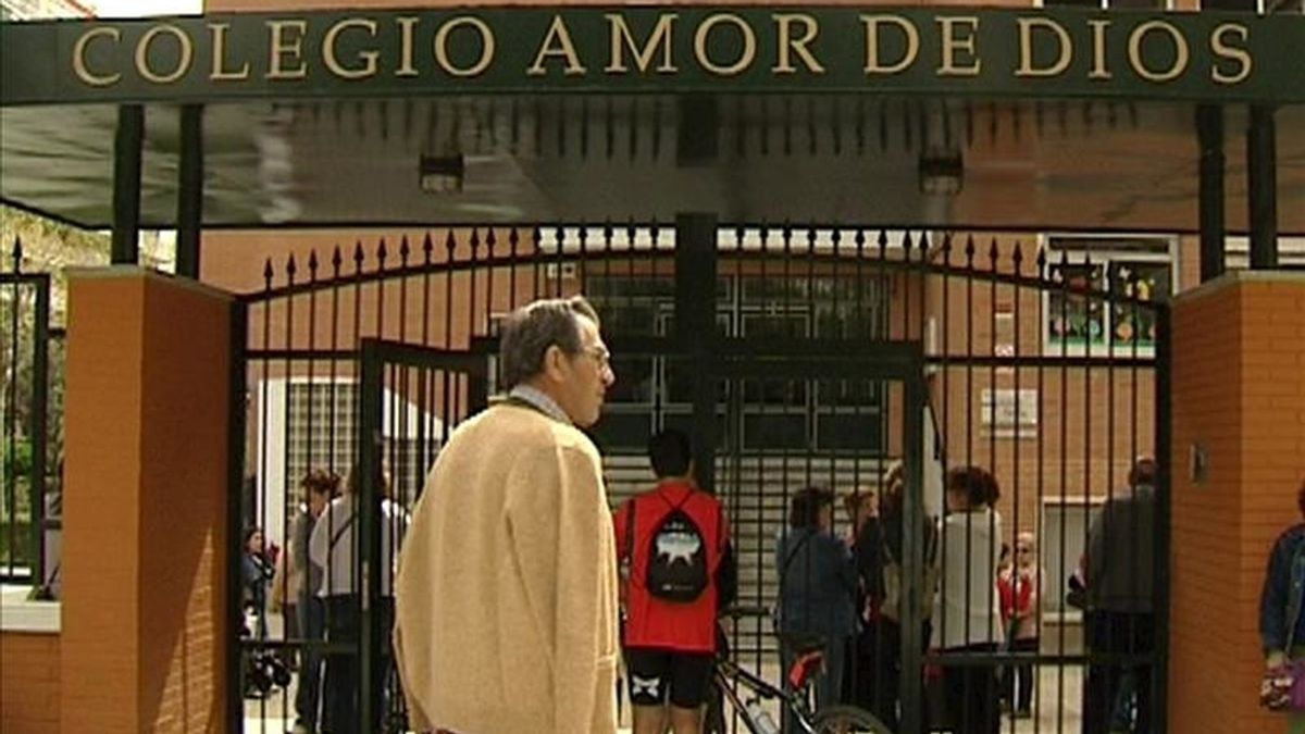 Exterior del colegio Amor de Dios, situado en la localidad madrileña de Alcorcón. EFE