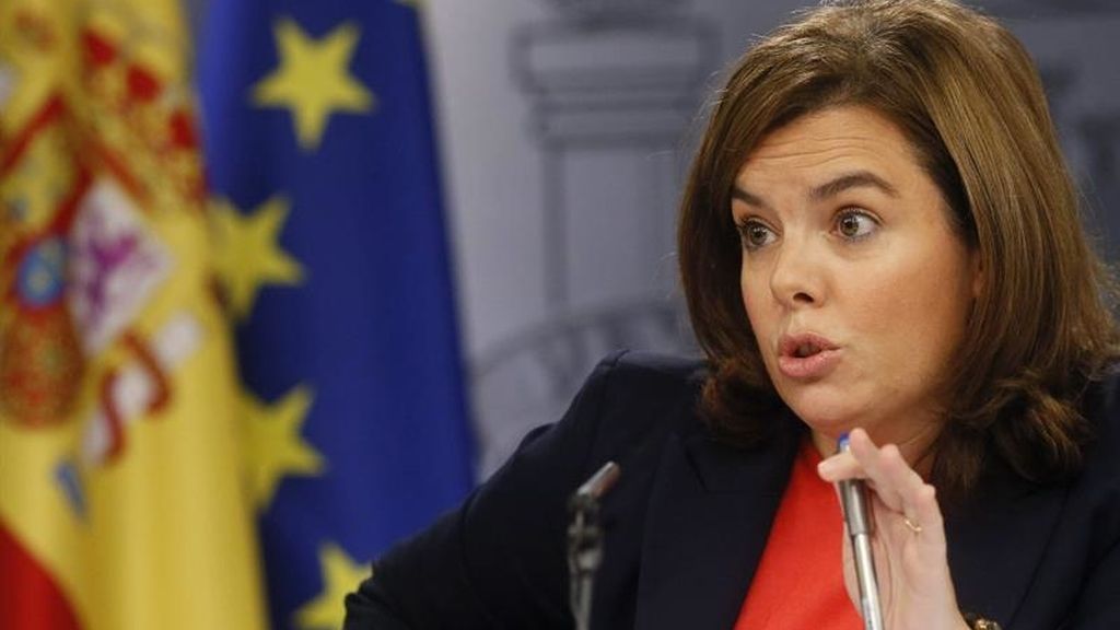 Sáenz de Santamaría: “Artur Mas piensa que la democracia es él”