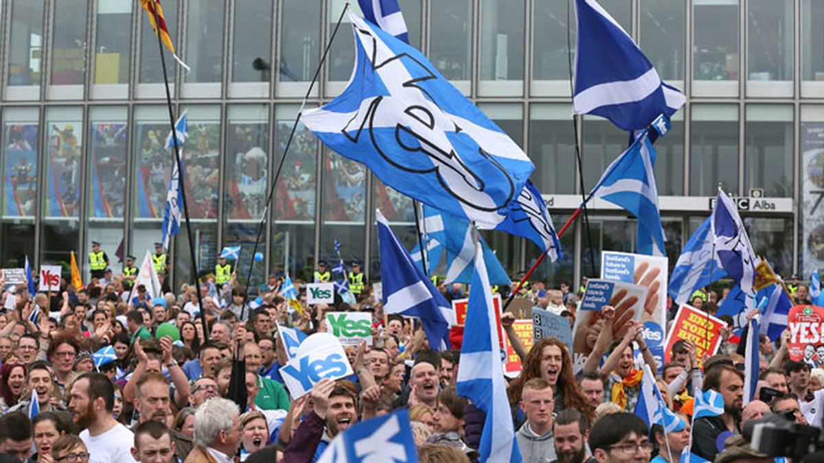 Miles de independentistas salen a la calle a cuatro días del referéndum escocés