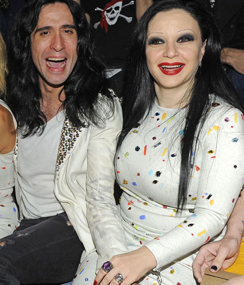 Mario Vaquerizo y Alaska en el desfile de Davidelfín