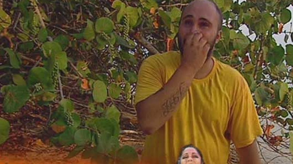 Kiko, emocionado habla con su madre