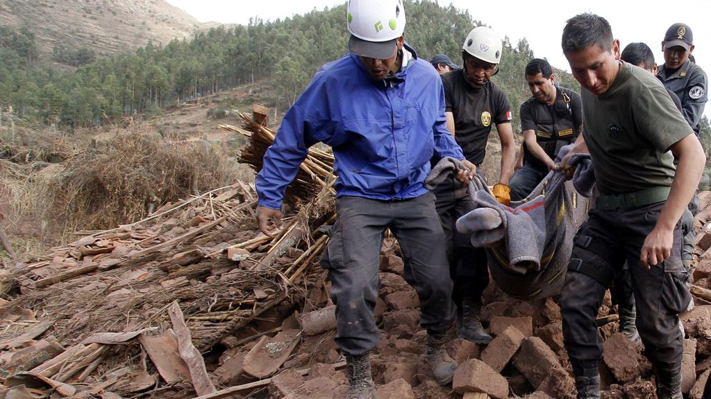 Un terremoto en Perú deja ocho muertos y decenas de vecinos sin hogar
