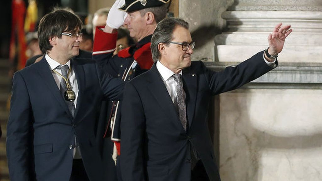 Baño de masas para el president de la Generalitat saliente y el entrante