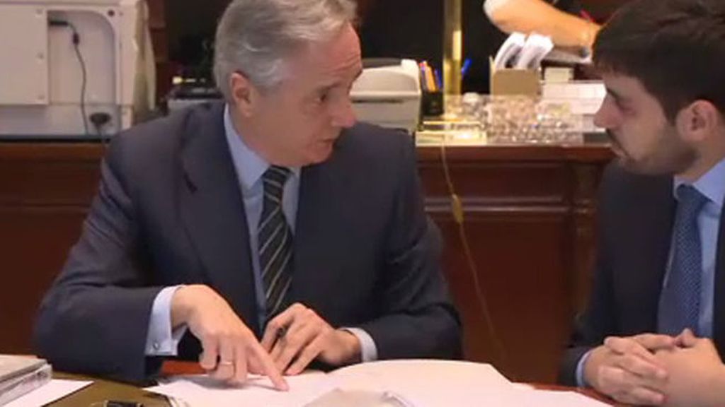 Gómez de la Serna firma sus credenciales como diputado