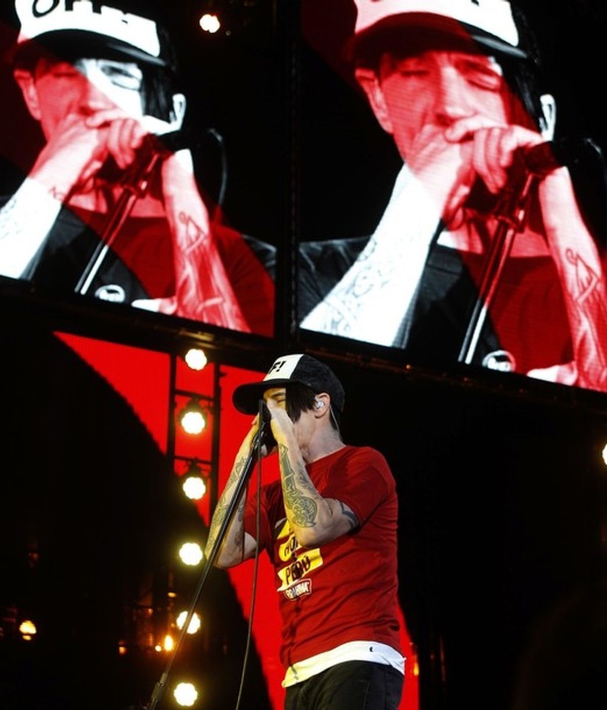El cantante de los Red Hot Chili Peppers, Anthony Kiedis en una actuación en Barcelona, en 2011.
