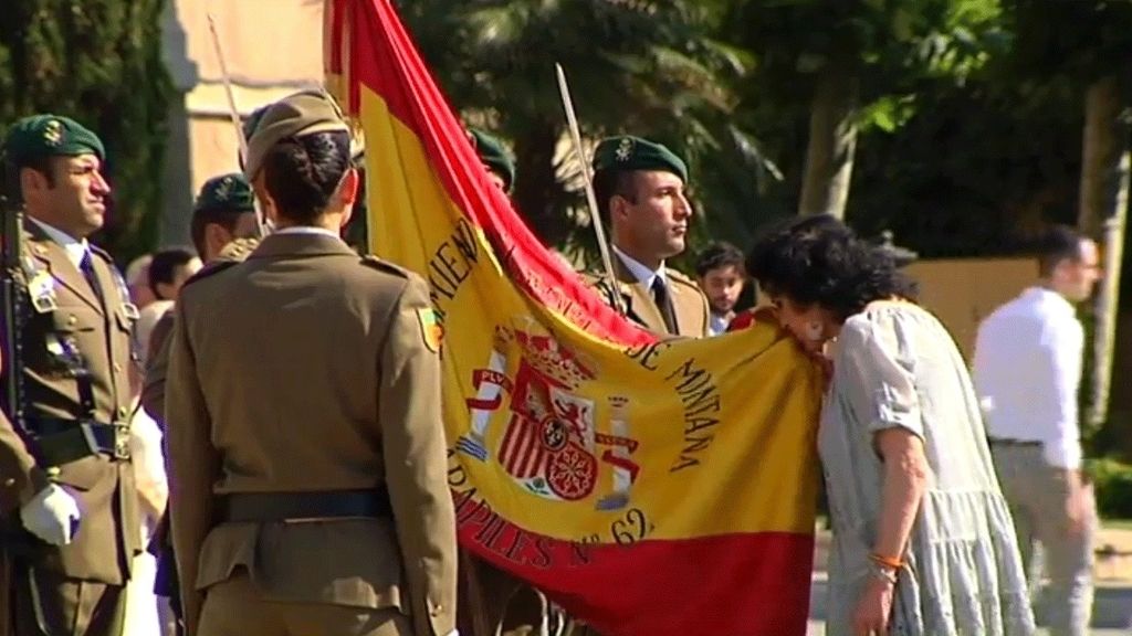 Más de 600 catalanes juran bandera española en el acuartelamiento de El Bruc