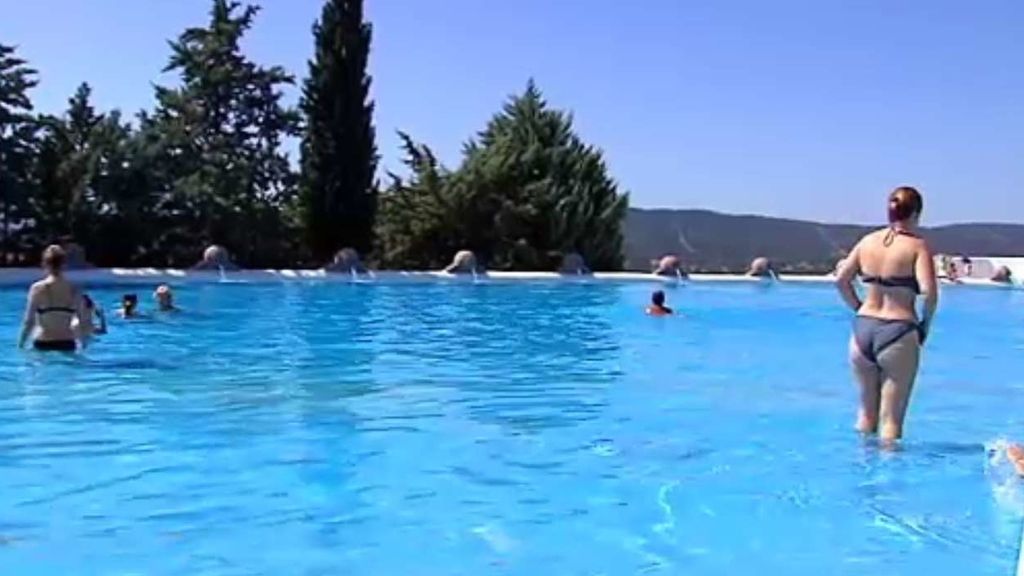 La plaza del pueblo convertida en piscina