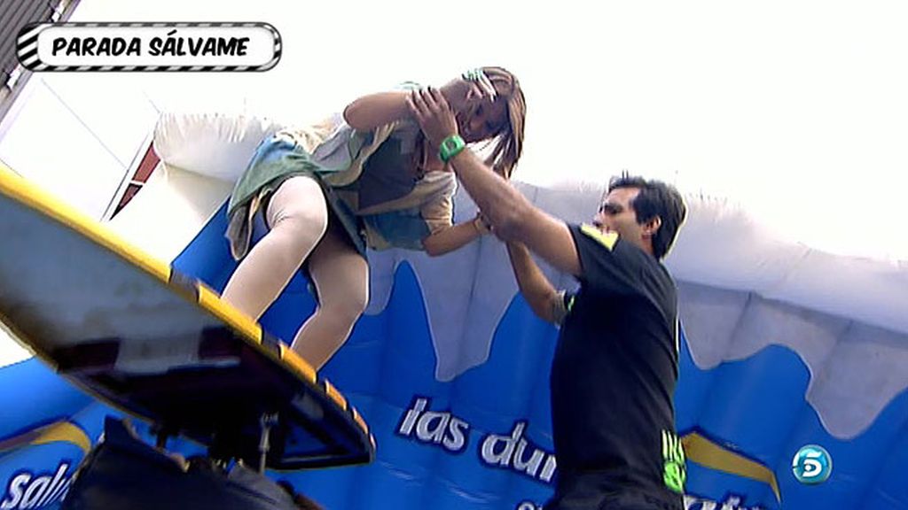 Locos por el surf en la 'Parada Sálvame'