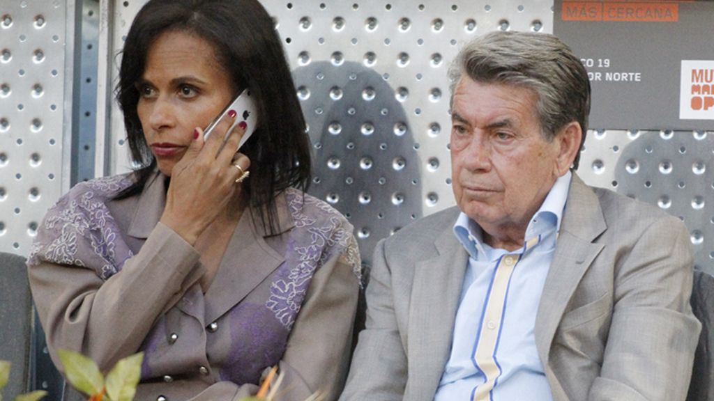 El extenista Manolo Santana durante el Open de tenis de Madrid