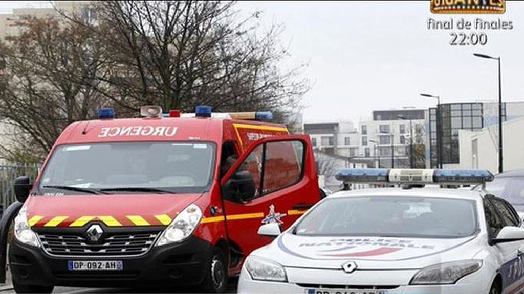 Un hombre ataca a un profesor en París en nombre del Estado Islámico Un hombre ataca a un profesor en París en nombre del Estado Islámico