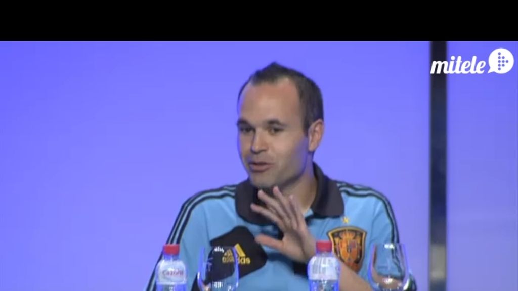 Vasile, J.J. Santos, Manu, Sara, Casillas, Iniesta, Del Bosque, en la presentación