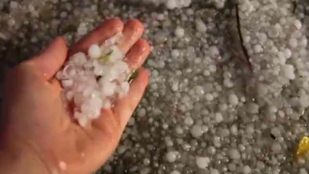 Granada evalúa los daños de una espectacular tormenta de granizo