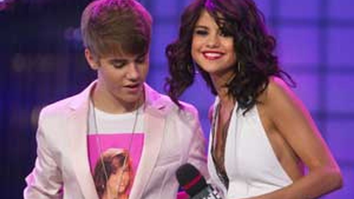 Justin Bieber y Selena Gómez, en los Muchmusic Video Awards. Foto: GTRES