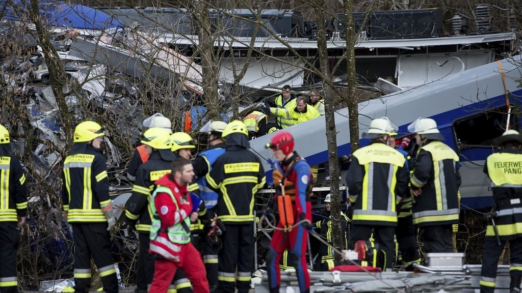 Un choque frontal de trenes en Alemania causa víctimas mortales